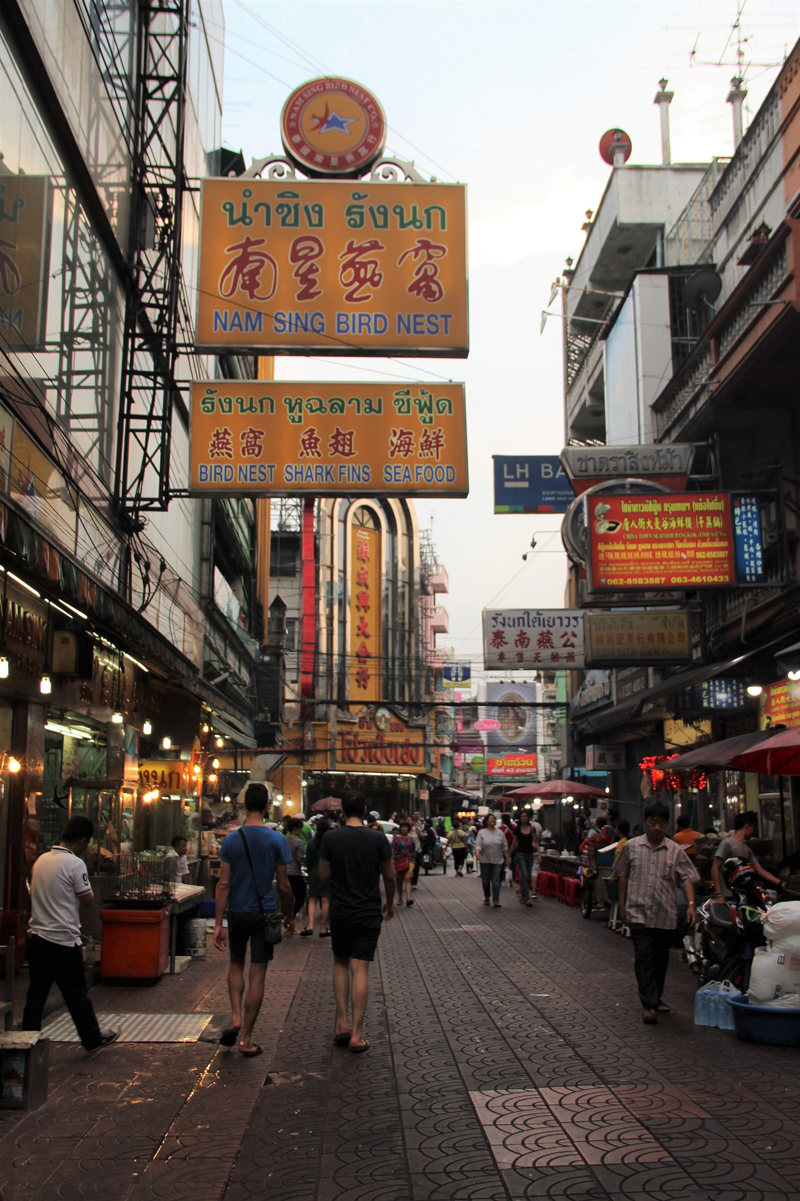 Insegne a Chinatown di Bangkok