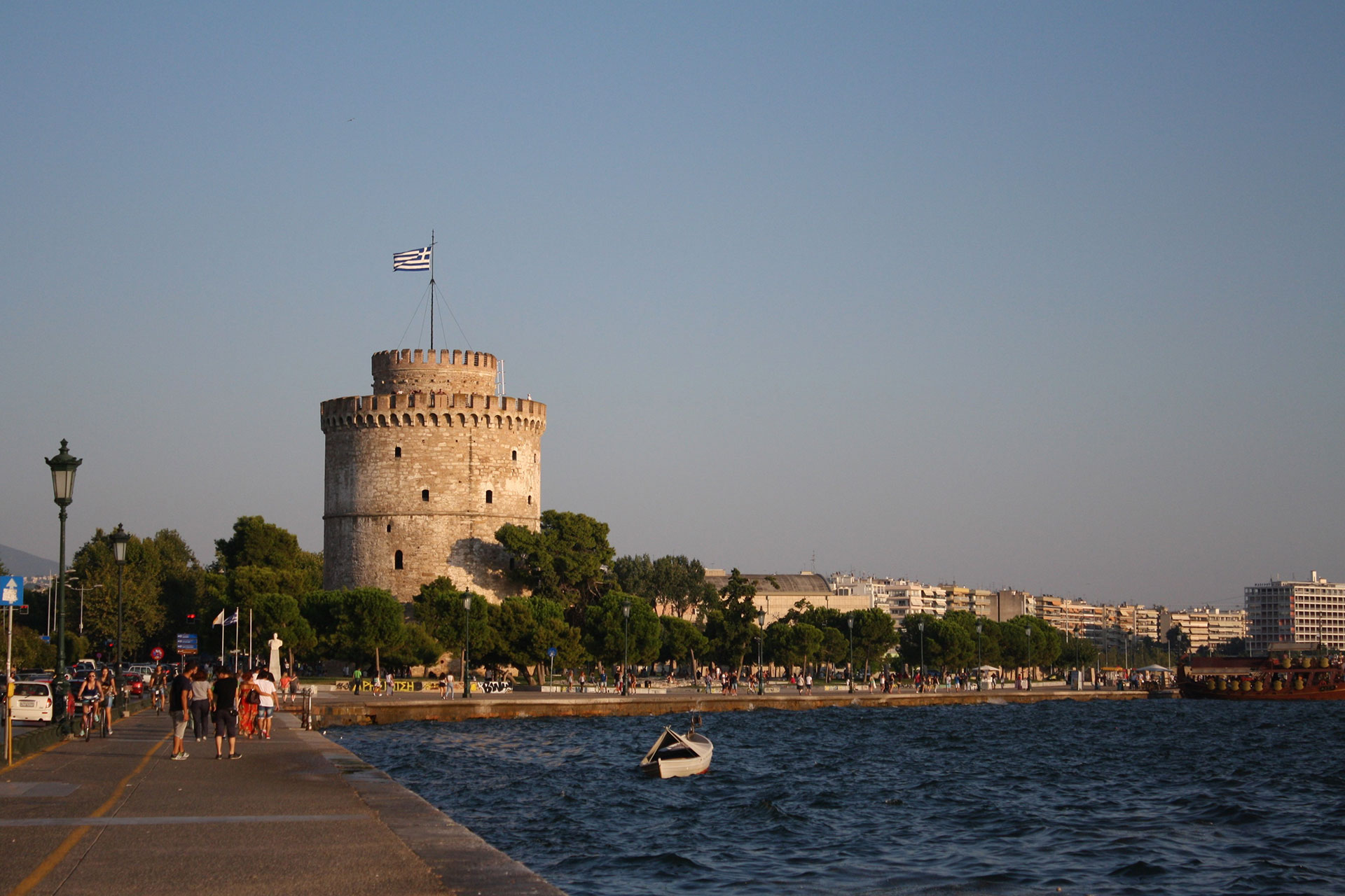 White Tower in the Thessaloniki seaside promenade
