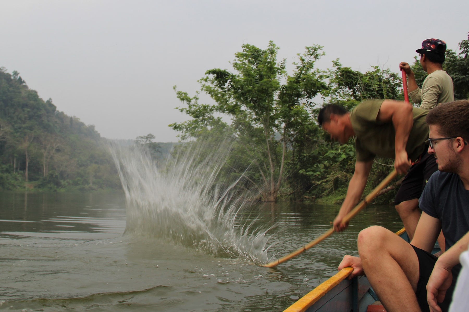 Technique de pêche laotienne à Nong Khiaw, Laos