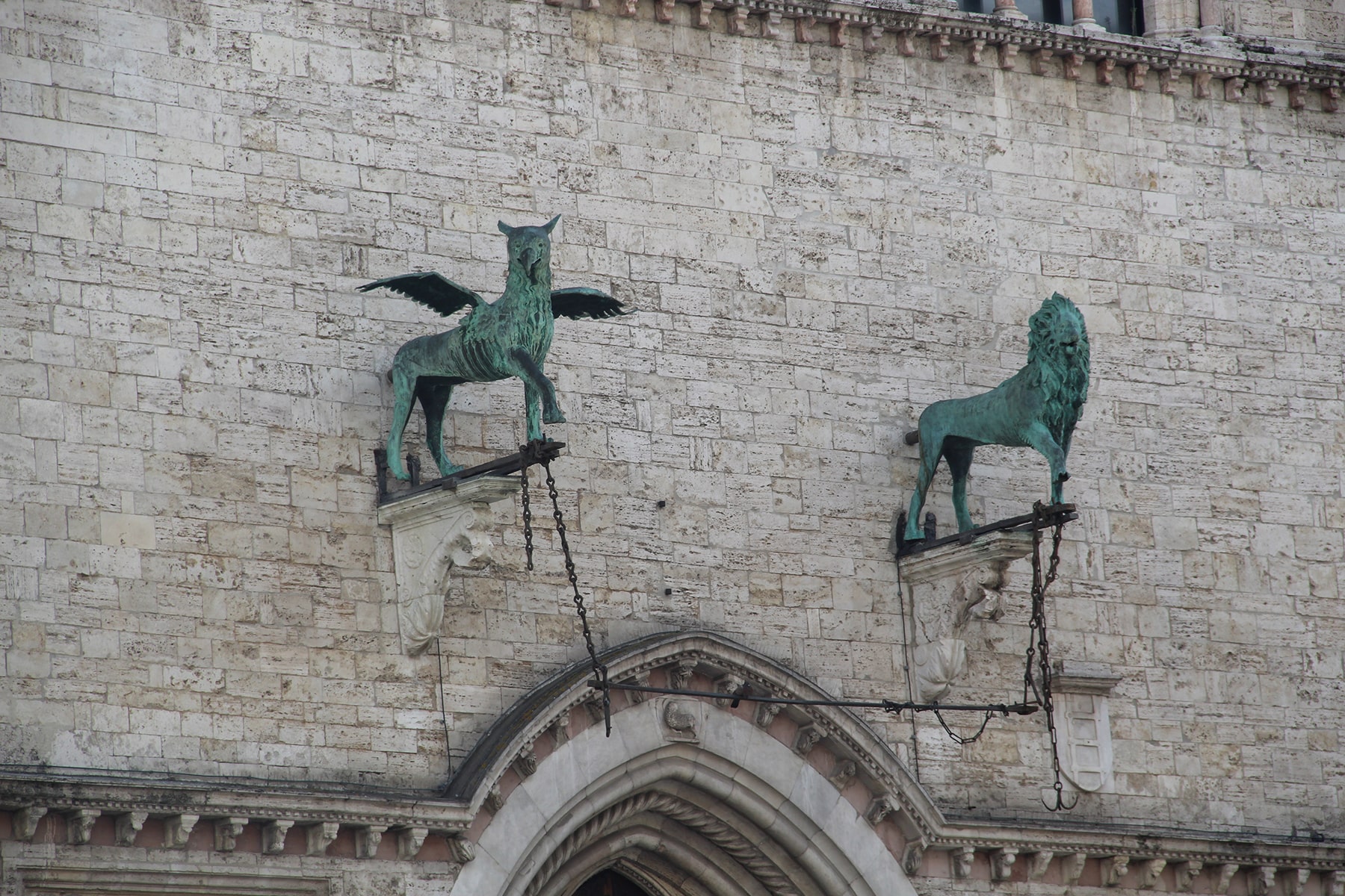 Griffin and lion, symbols of Perugia