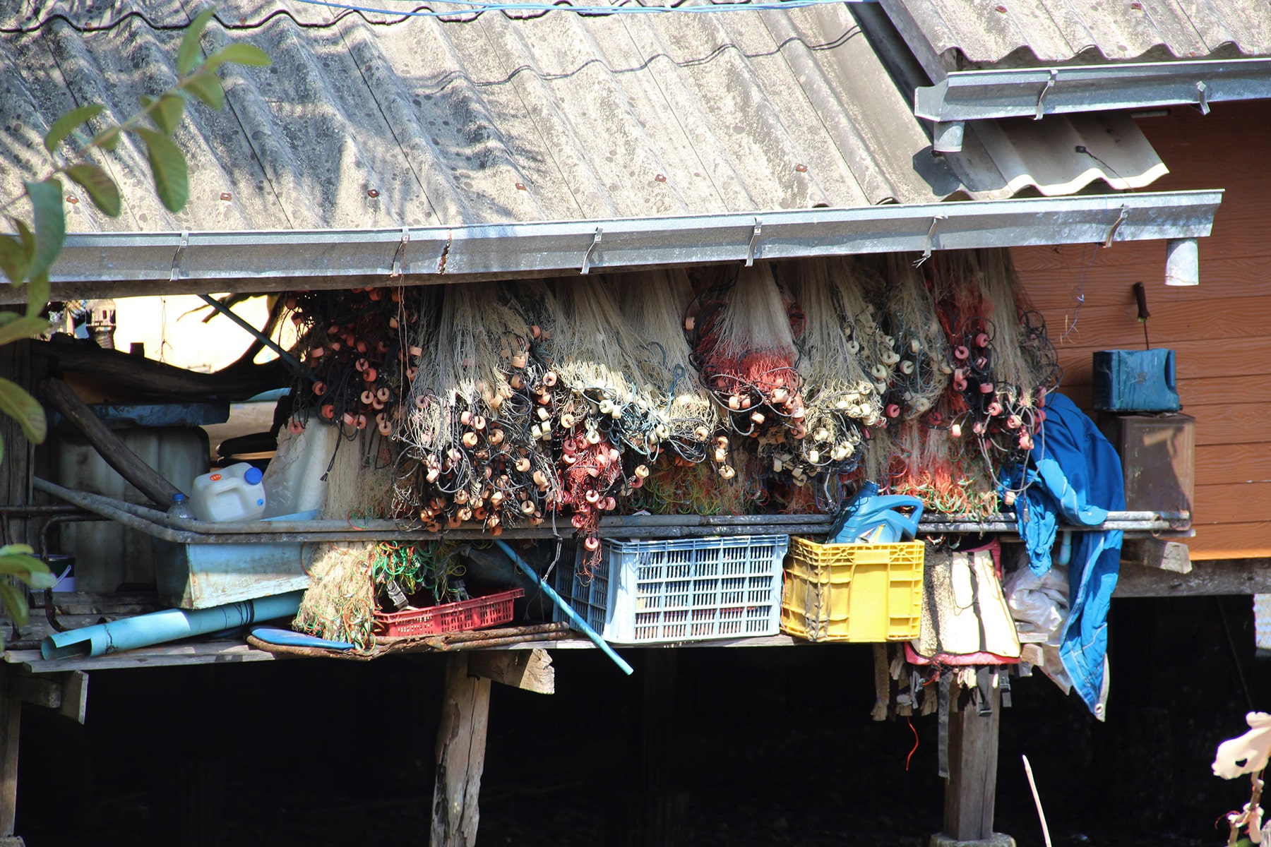 Reti da pesca nel villaggio dei pescatori di Koh Yao Yai