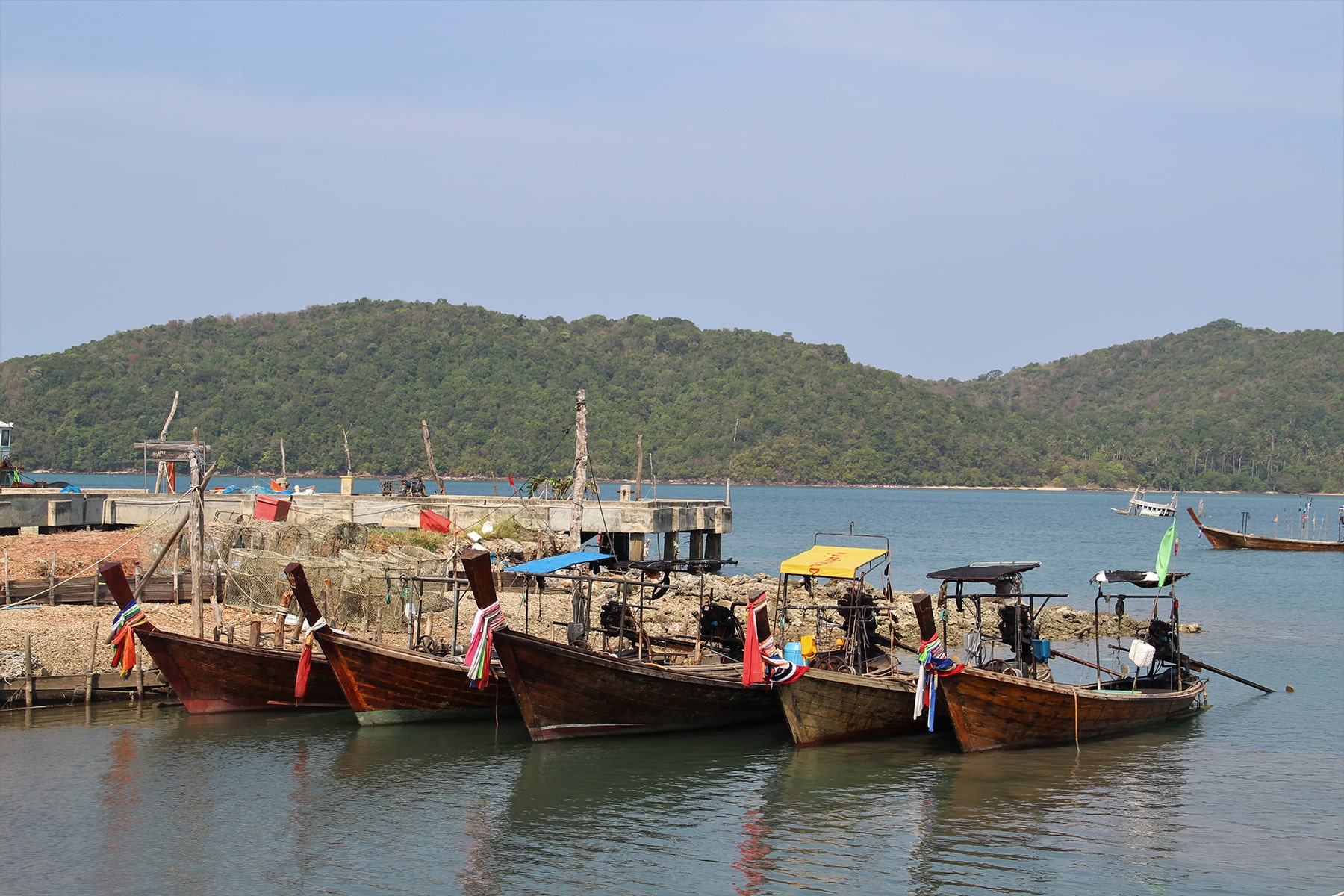 Barche nel villaggio dei pescatori di Koh Yao Yai