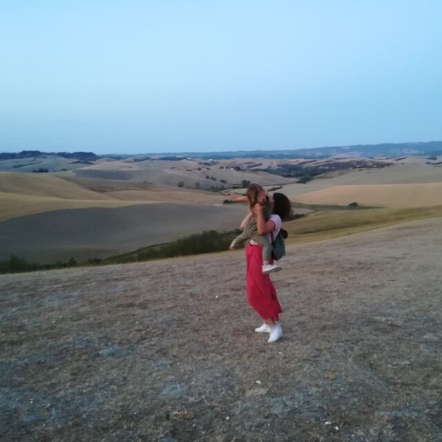 In the Tuscan countryside there is a natural theatre called 'theatre of the silence' plunged in the hills just under the perched city of Volterra (on 2nd pic next to the humongous moon). Kinda difficult to respect silence with my niece 😅