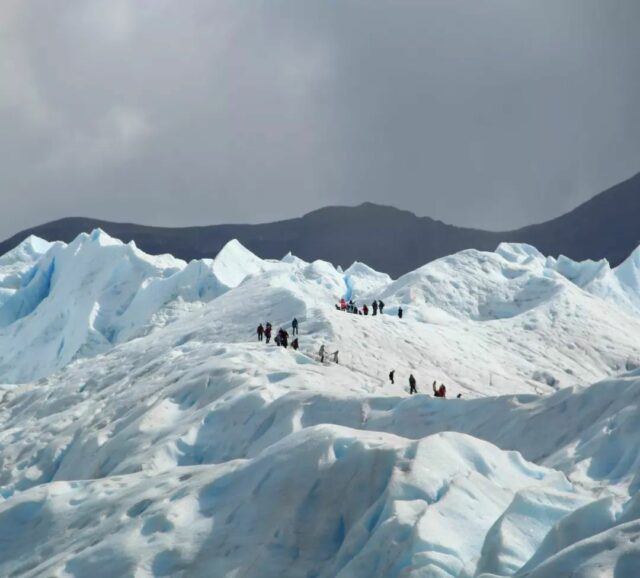 How can you ever describe with words such an experience? Walking on the Perito Moreno glacier has quickly become one of our top experiences ever. This glacier is part of the Patagonia glaciers which represent the third source of water in the world. Yes, you can drink the water from the glacier! This glacier is not shrinking too much at the moment luckily. It moves around 1.5 to 2 m per day under the pressure of the snow coming from the mountains above. ❄️ Thank you @hieloyaventura for this experience!