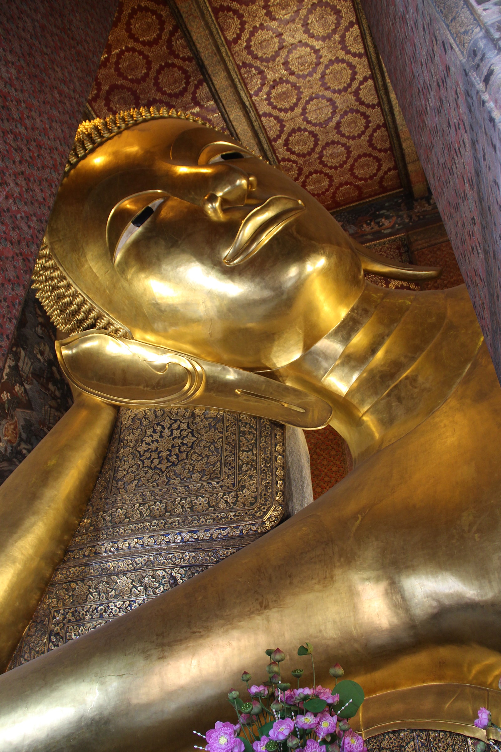 Bangkok Wat Pho reclining Buddha head