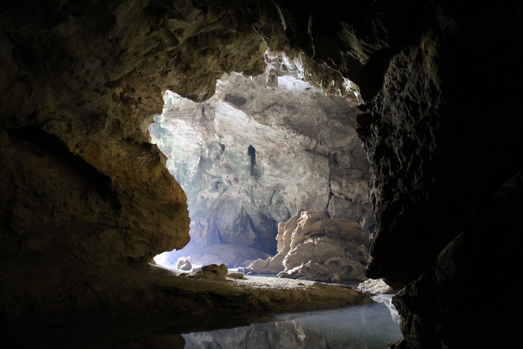 Une entrée de la grotte de Xiangliab circuit Thakek, Laos
