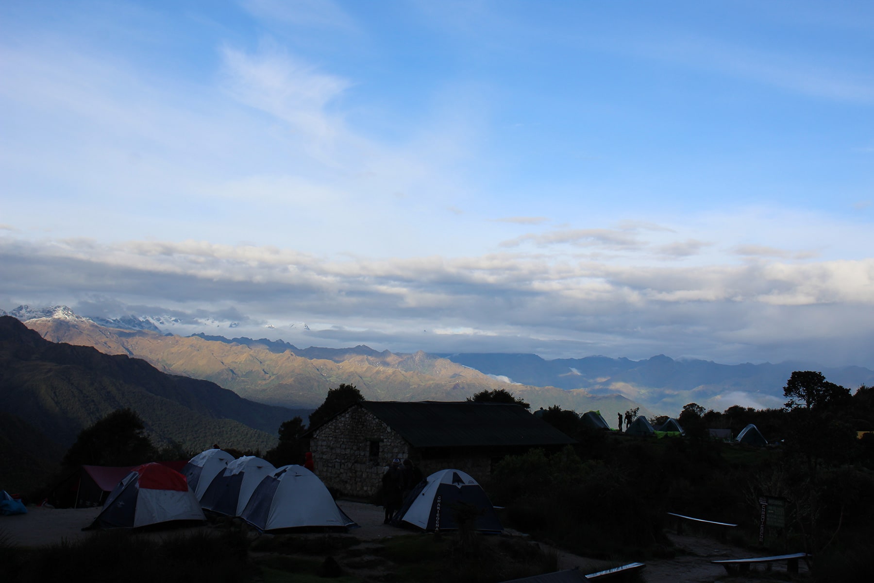 Vue des montagnes depuis le camp inca trail