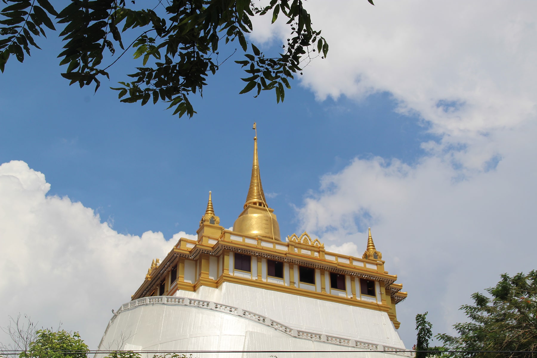 Wat Saket detto anche tempio della montagna d'oro a Bangkok collocato su una collina