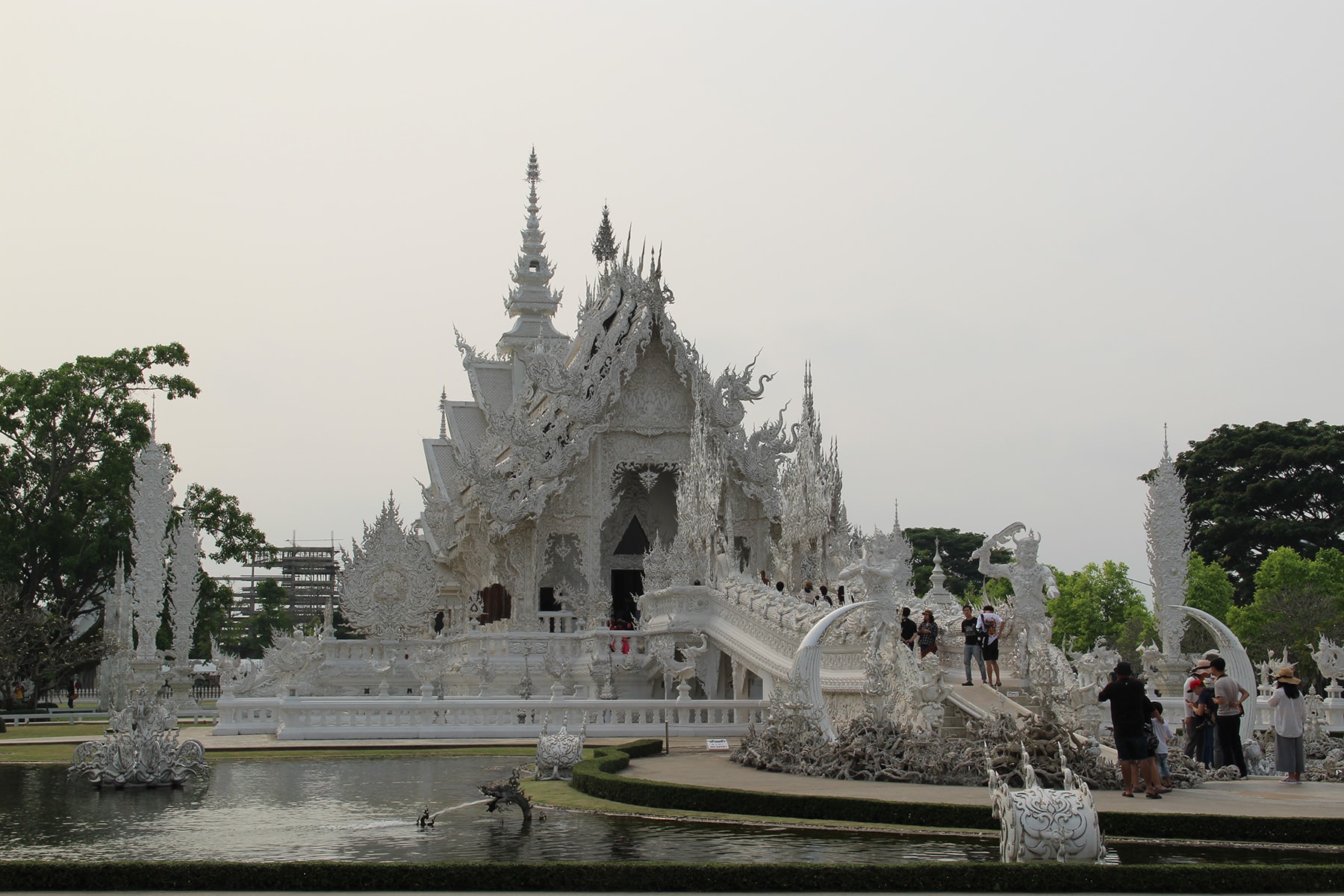 Wat Rong Khun (le Temple blanc) de Chiang Rai depuis l'extérieur