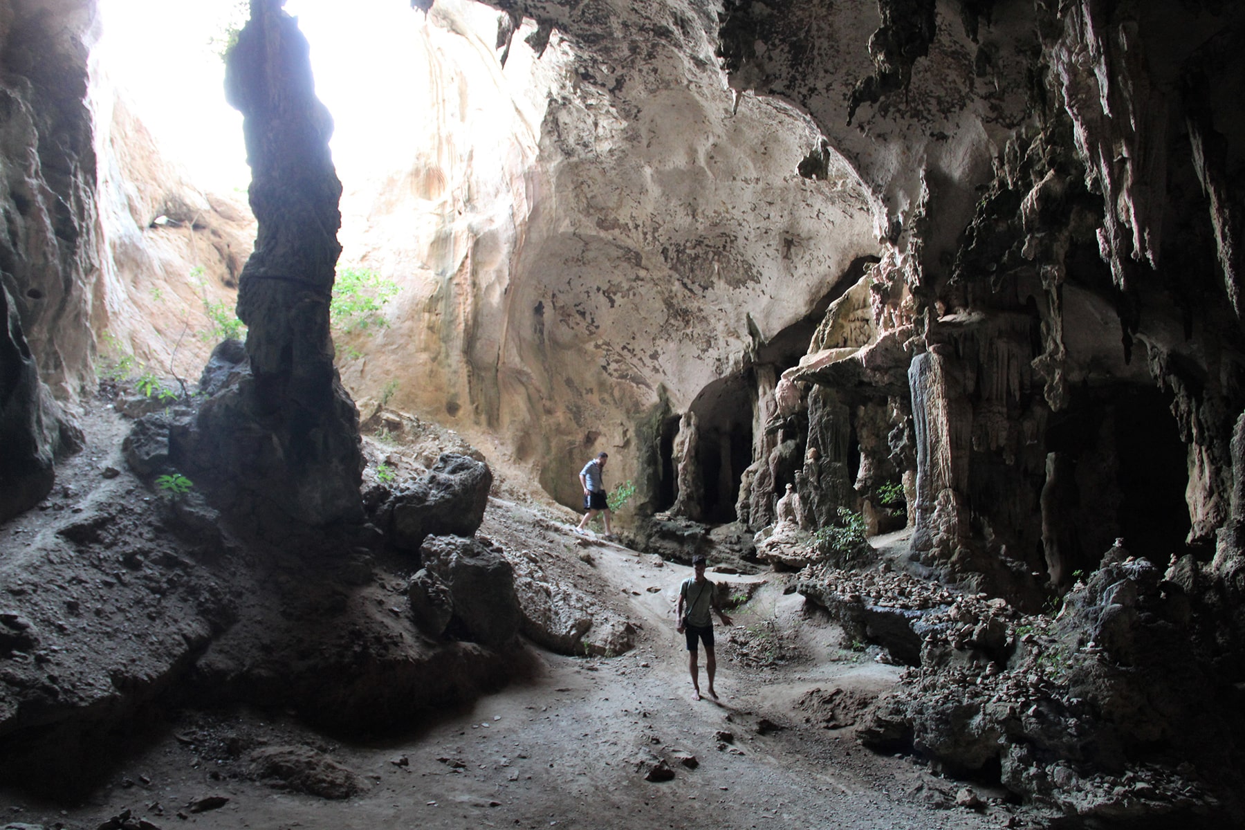 Grottes dans le parc National de Krabi