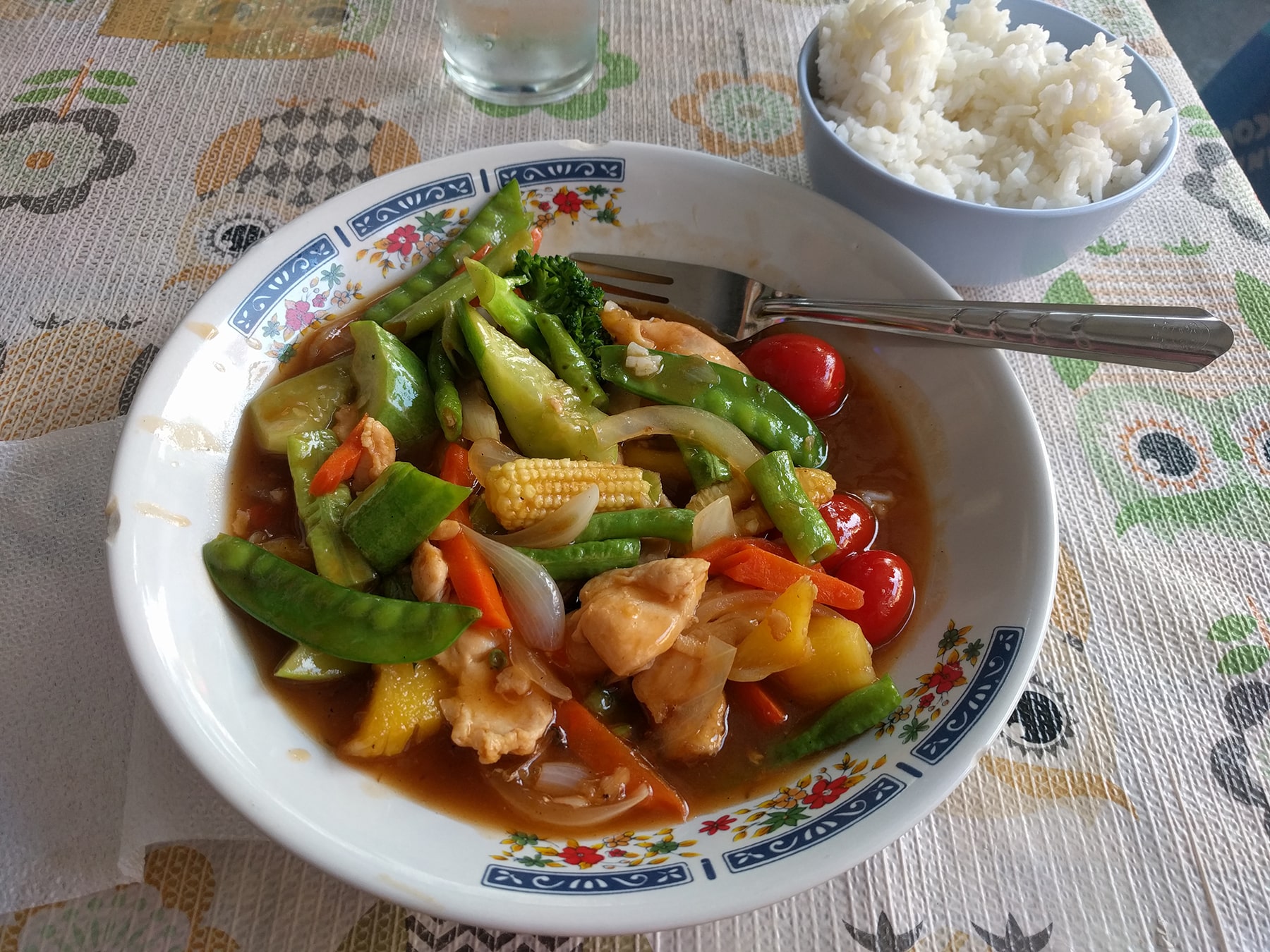 Chicken rice with vegetables dish